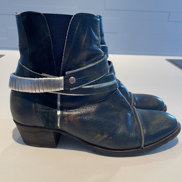 DCode Navy/silver distressed Leather Ankle Boot Made in Portugal - 39 (8.5) - Picture 5 of 13